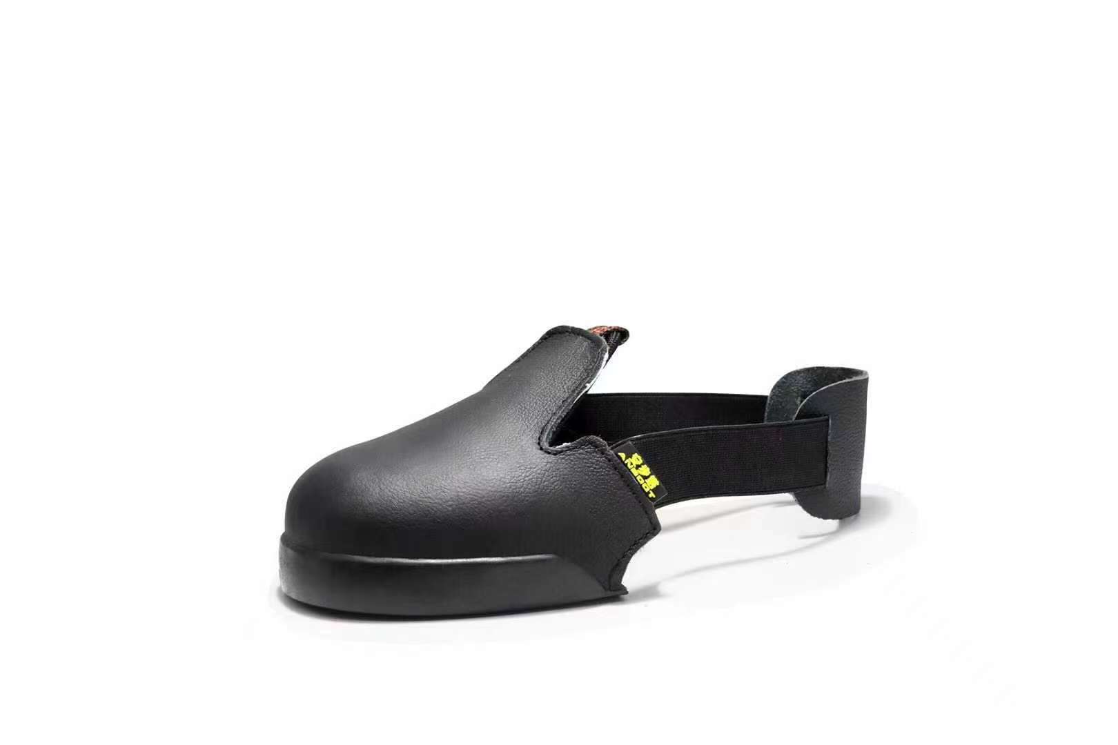 勞保鞋儲(chǔ)存時(shí),應(yīng)存放在干燥通風(fēng)的倉(cāng)庫(kù)內(nèi)